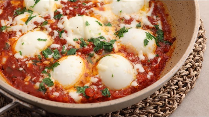 طريقة البيض التركي بالطماطم