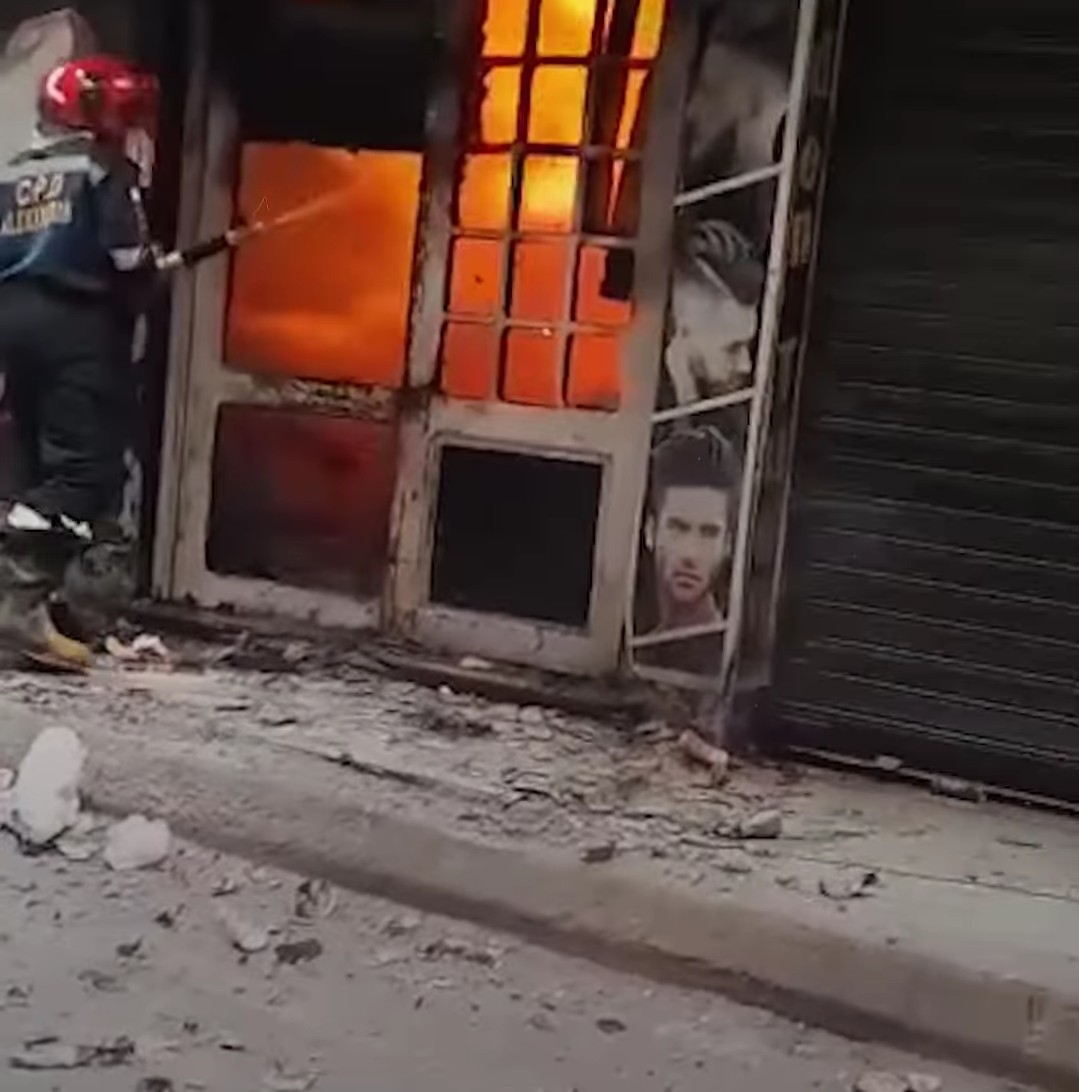 حريق بمخزن خردة بالإسكندرية 