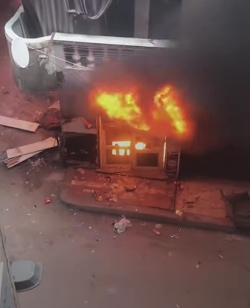 حريق بمخزن خردة بالإسكندرية 