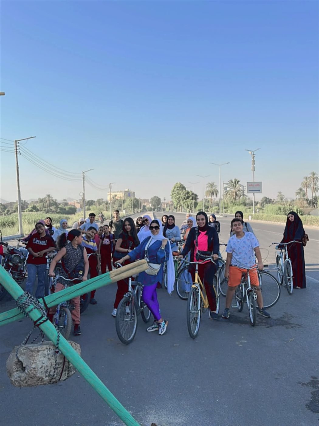 فتيات الأقصر بالدراجات في شوارعها 