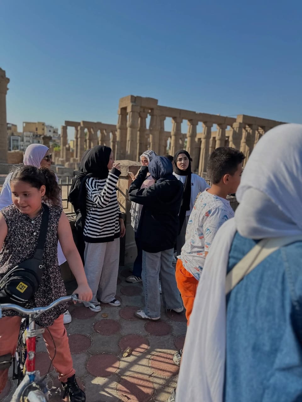 فتيات الأقصر بالدراجات في شوارعها 