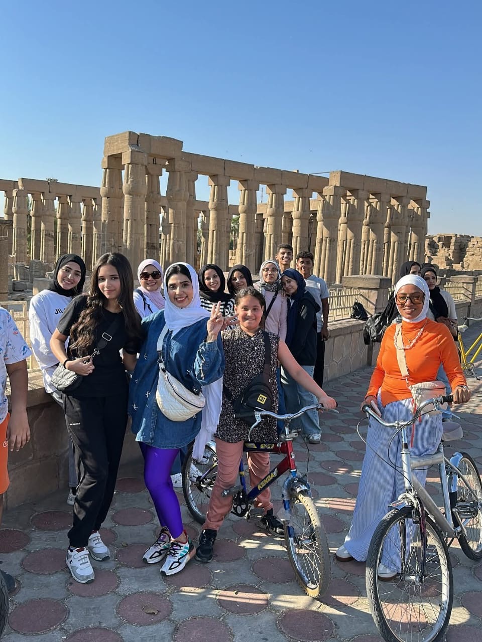 فتيات الأقصر بالدراجات في شوارعها 