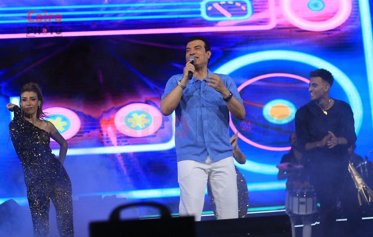 <strong>إيهاب توفيق يتألق في افتتاح مهرجان المسرح الروماني</strong>