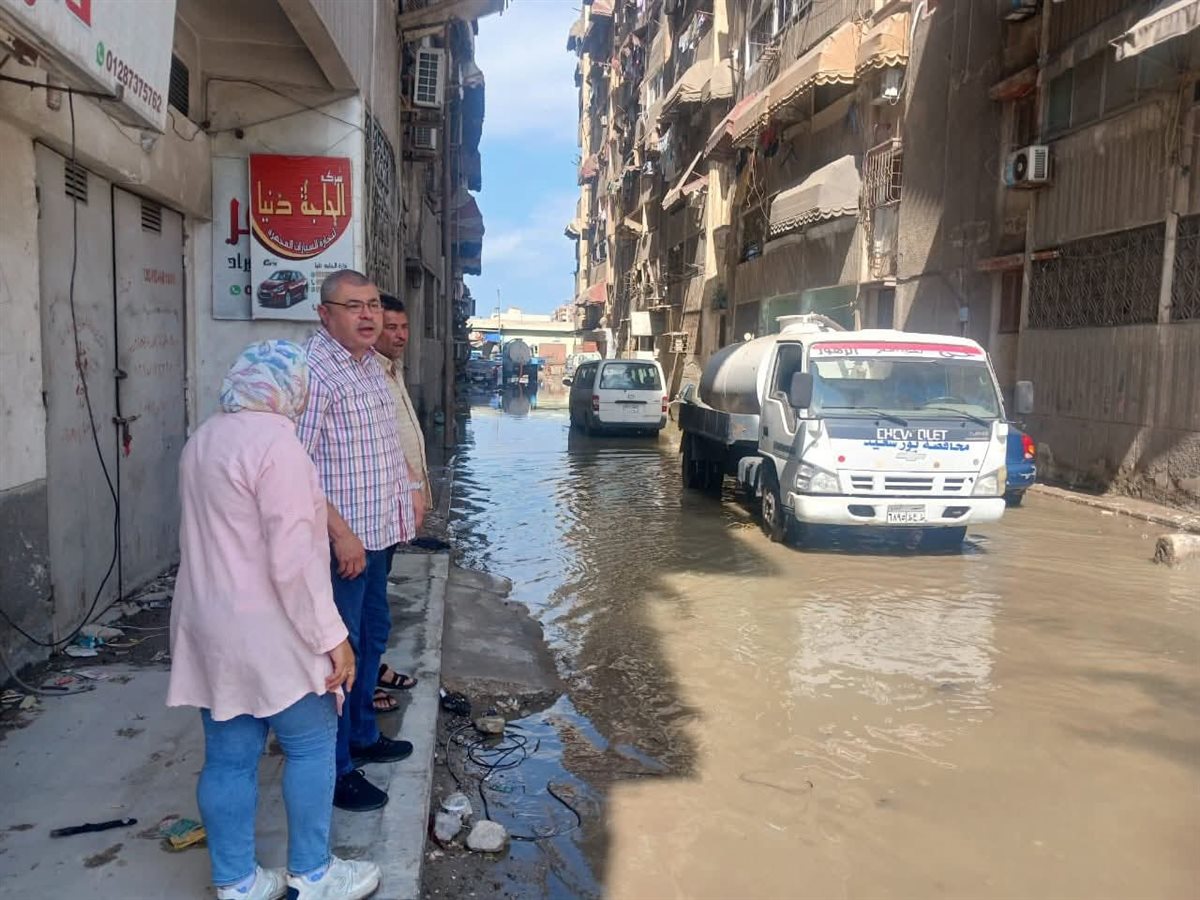 إصلاح كسر مفاجئ بماسورة مياه بحي الضواحي ببورسعيد