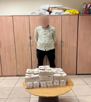 <strong>ضبط شخصين بميناء القاهرة الجوى حال محاولتهما تهريب مبالغ مالية عملات محلية وأجنبية </strong>