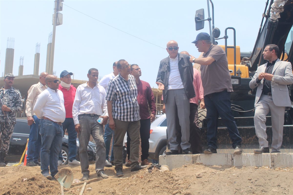 محافظ الأقصر يتابع اصلاح خط صرف