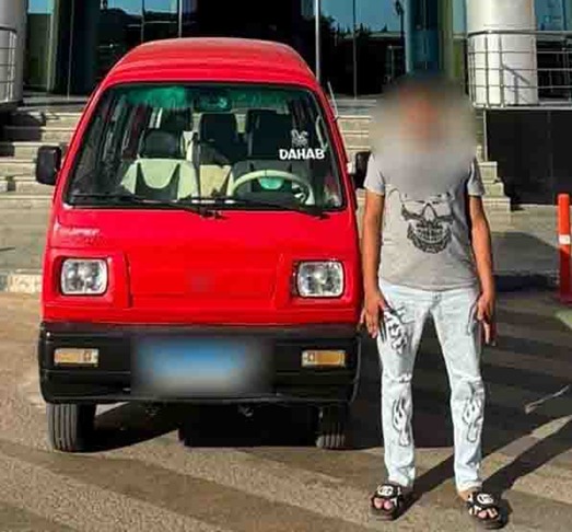 ضبط سائق سيارة لاستعراضه بها على الطريق السياحي بالجيزة