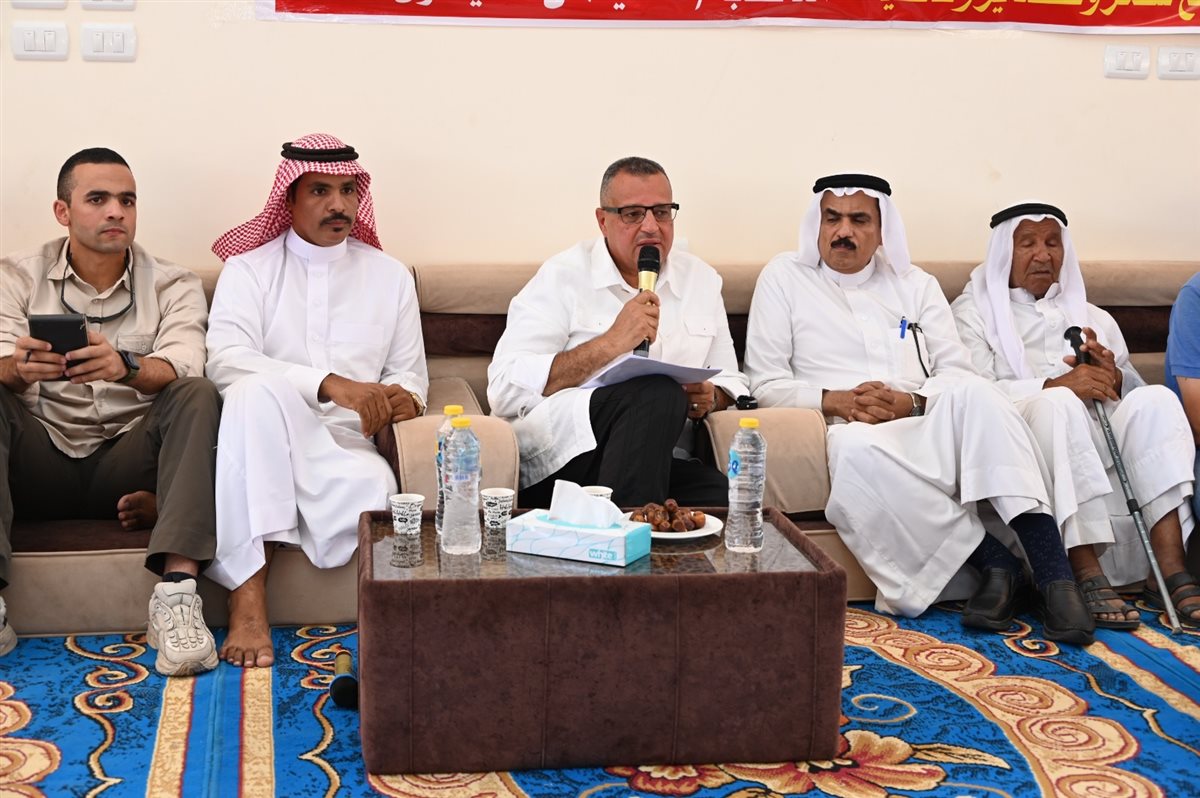 محافظ جنوب سيناء يلتقى مشايخ البدو بوادى مجيرح بدهب