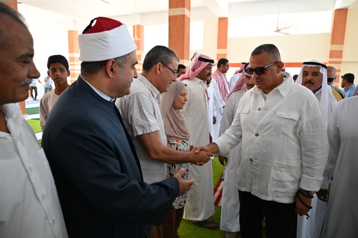 محافظ جنوب سيناء يلتقى مشايخ البدو بوادى مجيرح بدهب