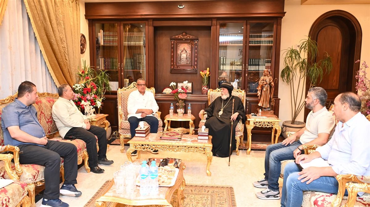 محافظ جنوب سيناء يلتقي الأنبا أبوللو بكنيسة السمائيين