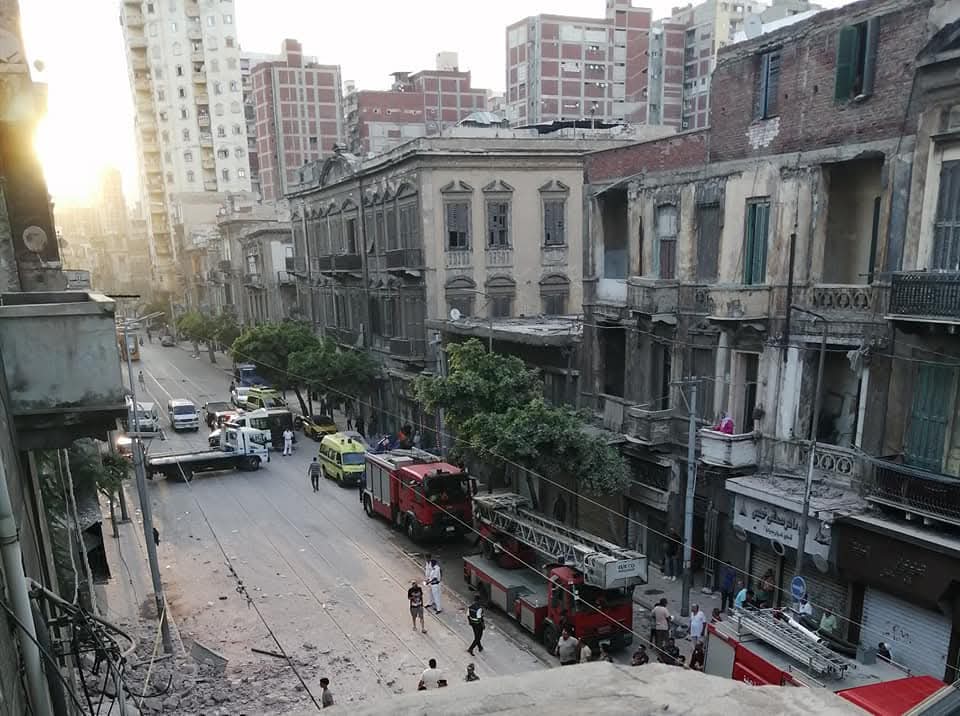 انهيار عقار مكون من 4 طوابق بمنطقة العطارين في الإسكندرية