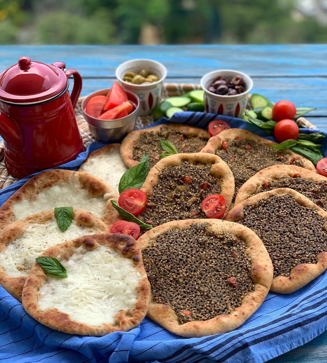 طريقة عمل المناقيش باللحمة المفرومة