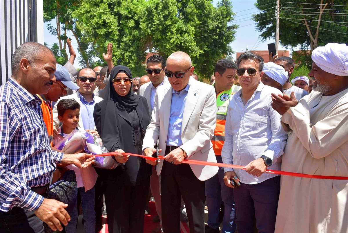 محافظ الأقصر يفتتح مشروع مياة بالزينية