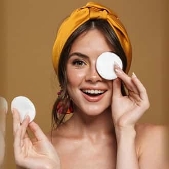 طريقة عمل ماسك طبيعي لتفتيح البشرة الدهنية وإزالة الحبوب