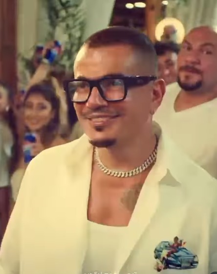 عمرو دياب يقدم إعلان بيبسي الجديد لصيف 2025 رفقة نجله عبد الله