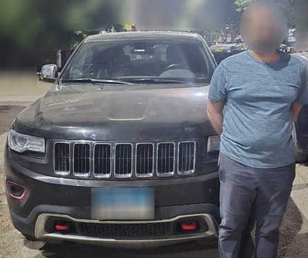 ضبط عدد من قائدي السيارات لقيامهم بالسير عكس الاتجاه