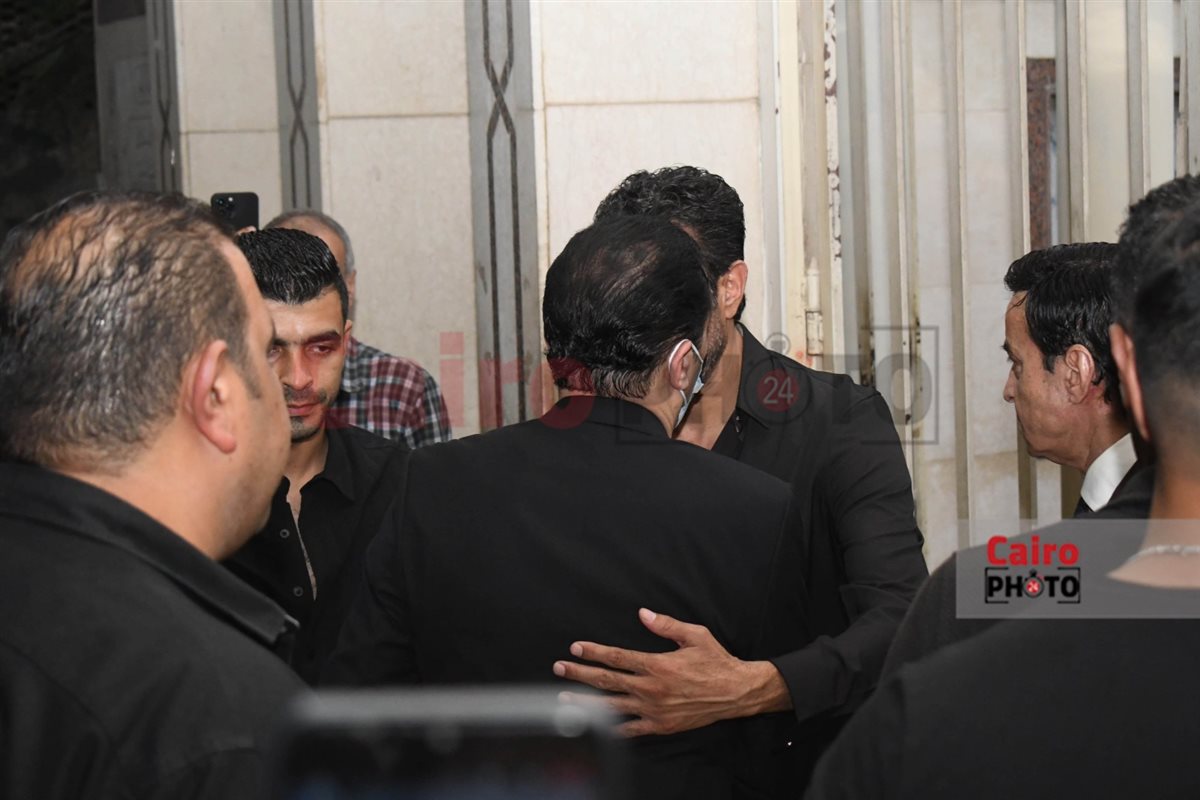 مصطفى كامل في عزاء محمد عواد