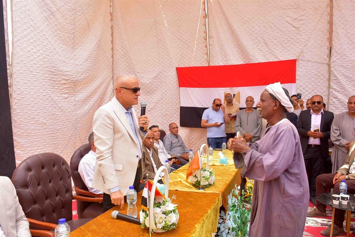 محافظ الأقصر يتفقد عمارات اسكان الزينية