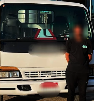 ضبط سائق سيارة نصف نقل لسيره عكس