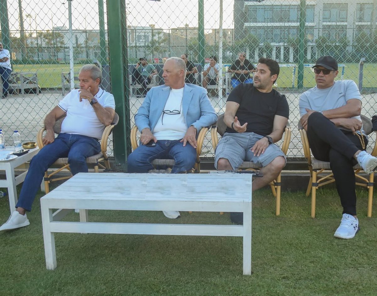 أبوريدة وأعضاء اتحاد الكرة يتابعون تدريبات منتخبي الشباب والناشئين