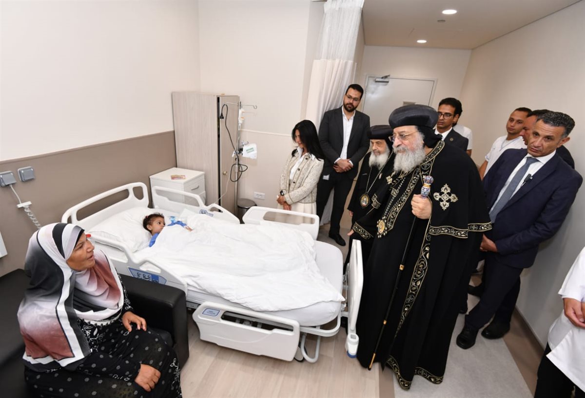 البابا  تواضروس الثاني يزور مستشفى أهل مصر لعلاج الحروق
