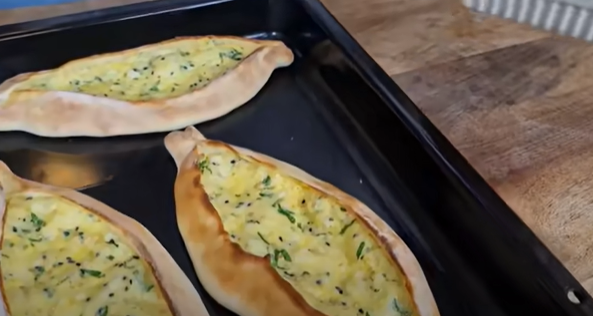 طريقة عمل المناقيش بالجبنة