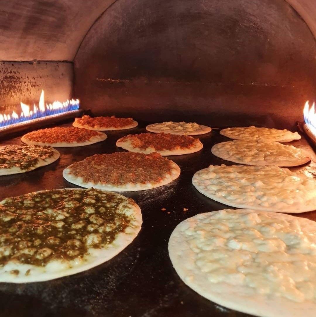 طريقة عمل المناقيش بالجبنة