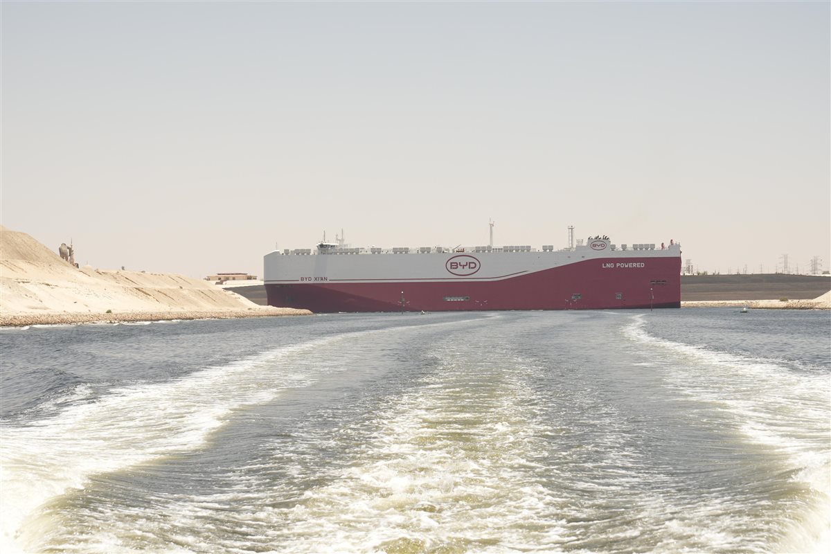 عبور حاملة السيارات BYD XI'AN