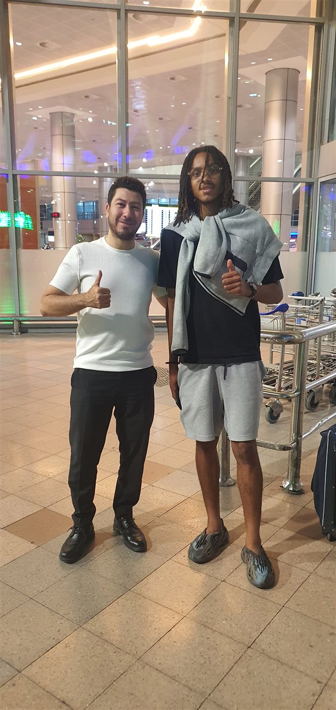 رضوان حمزاوي لاعب منتخب الشباب وأوكسير الفرنسي