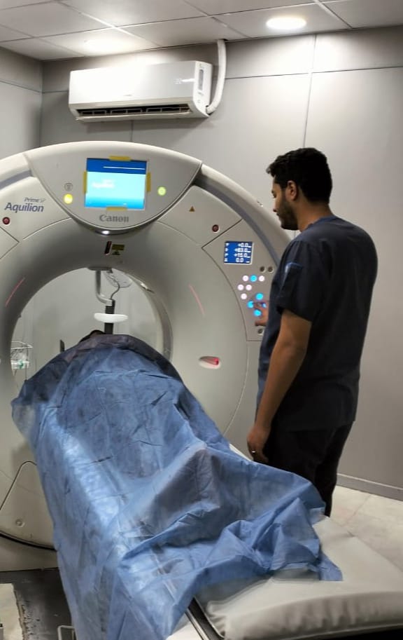 جانب من أعمال القافلة الطبية 