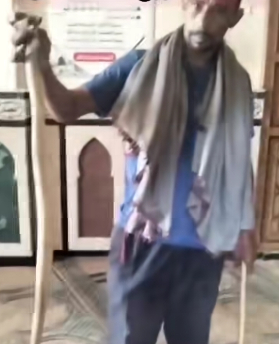 العثور على ثعبان كوبرا داخل زاوية بقرية بالبحيرة