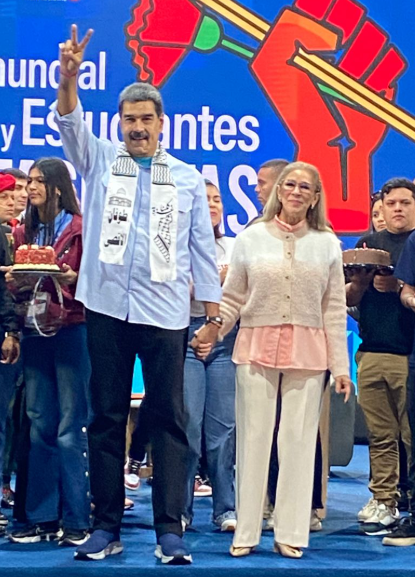 مادورو يرتدي كوفية طوفان الأقصى