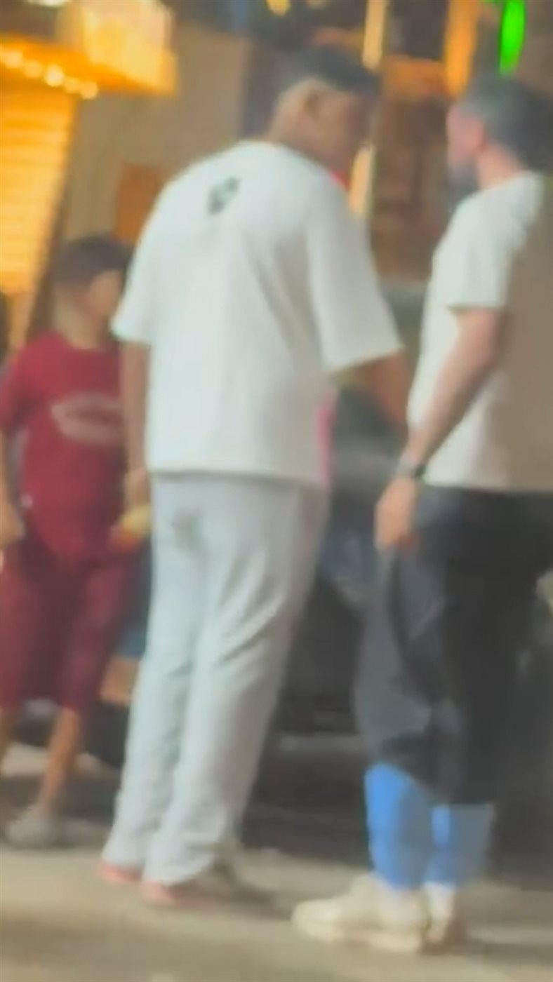 قصة مؤثرة لصغير تعرض لاعتداء من شاب في المحلة بسبب طلب الرزق