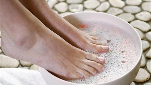 هل يجوز غسل القدمين بالصابون أثناء الوضوء