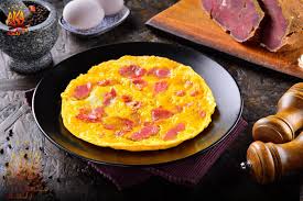 طريقة عمل بيض بالبسطرمة للشيف حسن