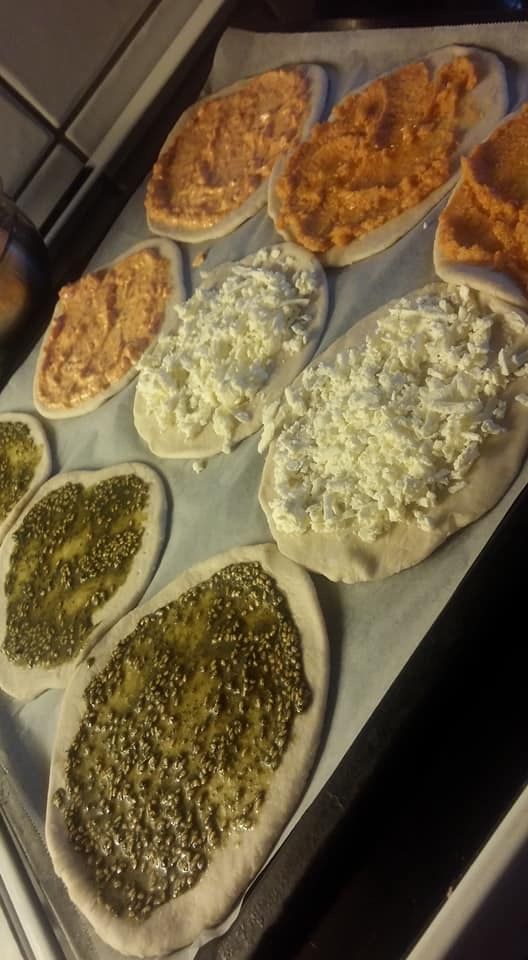 طريقة عمل المناقيش بالجبنة