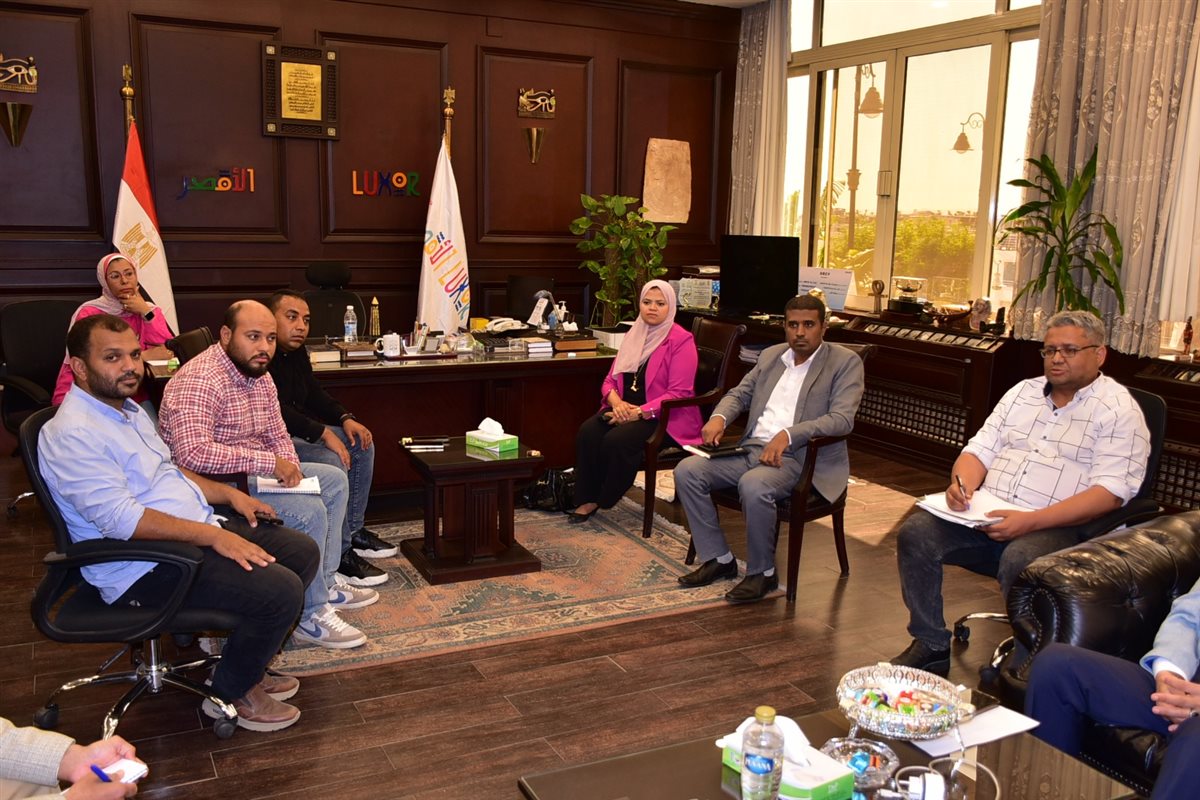 محافظ الأقصر واجتماع ممثلي حياة كريمة