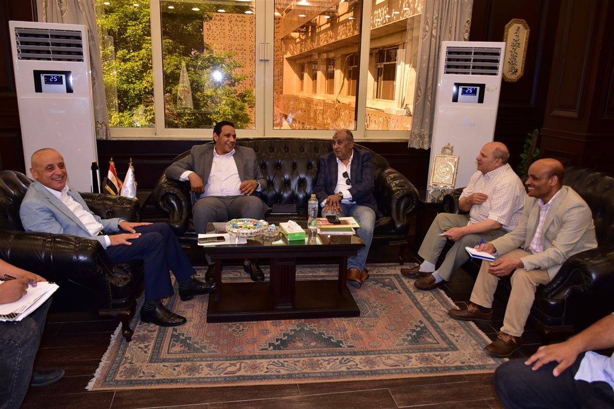 محافظ الأقصر واجتماع ممثلي حياة كريمة