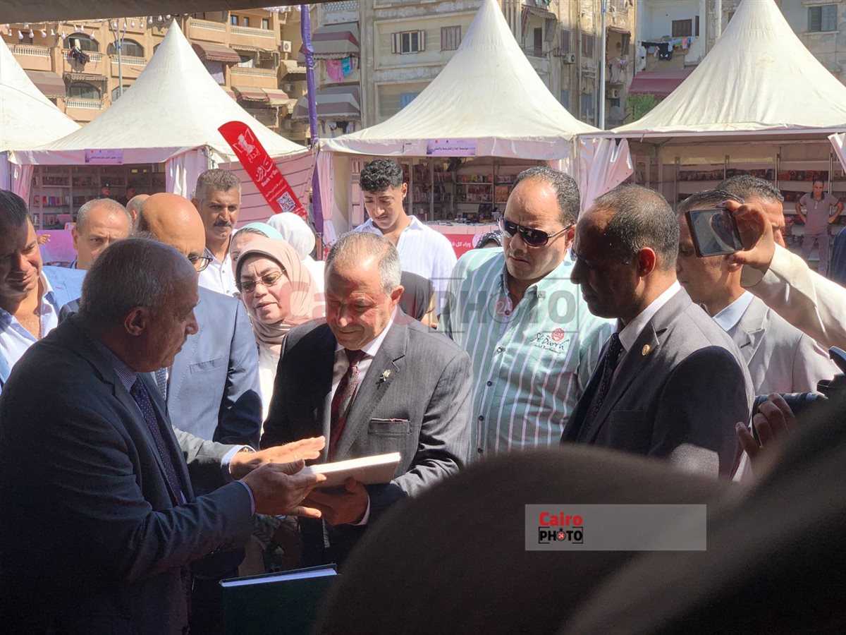 محافظ بورسعيد يفتتح معرض الكتاب الثامن 