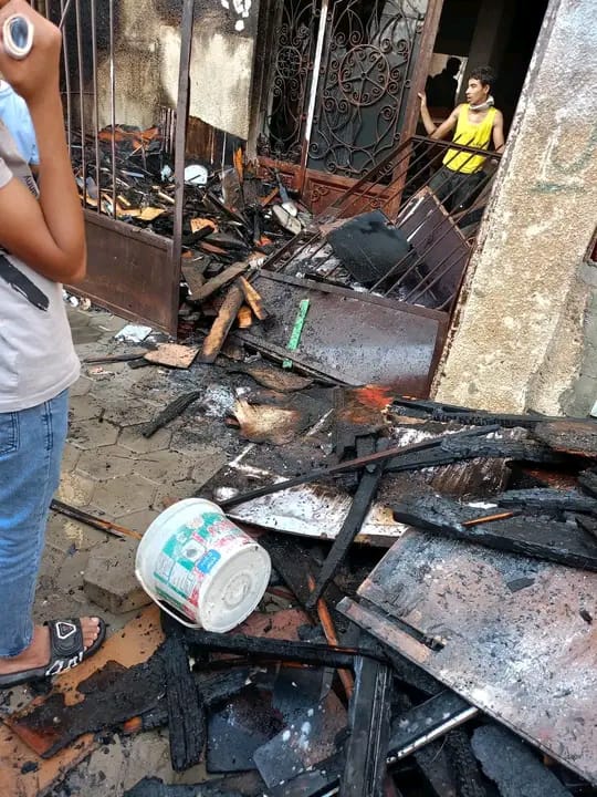 السيطرة على حريق بمخزن أخشاب في العاشر من رمضان