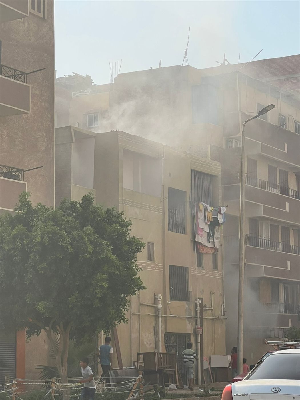 السيطرة على حريق بمخزن أخشاب في العاشر من رمضان