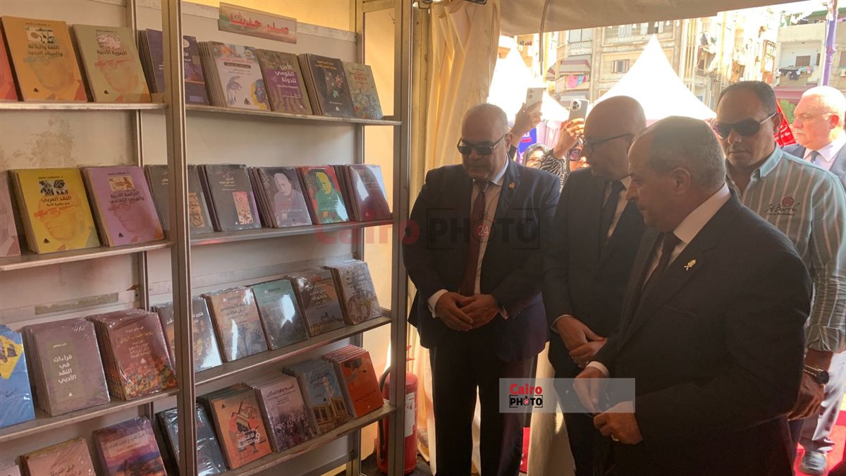 محافظ بورسعيد يفتتح معرض الكتاب الثامن 