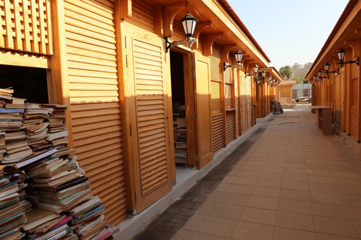 محافظة القاهرة: بدء إجراءات تسكين أصحاب السوق القديم لسور الأزبكية للكتب بالمكتبات الجديدة