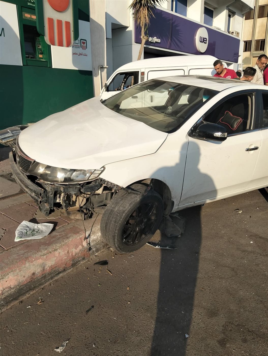 اصطدام سيارات وصعودها على رصيف بدمنهور