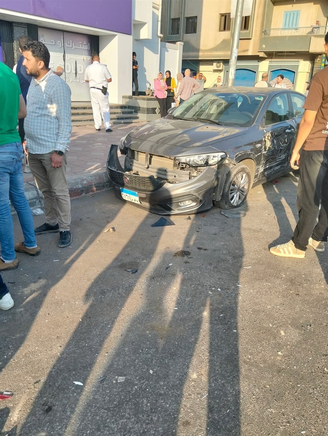 اصطدام سيارات وصعودها على رصيف بدمنهور