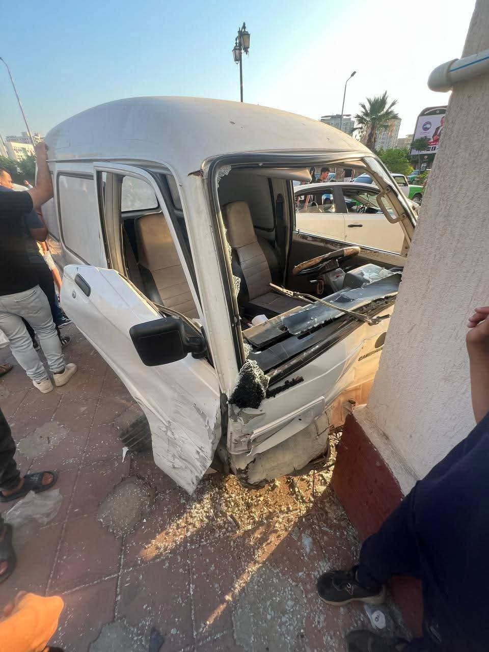 اصطدام سيارات وصعودها على رصيف بدمنهور