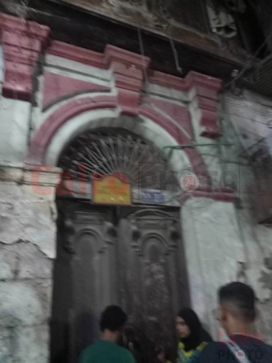 سقوط سلم بالخليفة يثير الذعر بين السكان.. ومصادر بمحافظة القاهرة: خالٍ من السكان ولم يسفر عن أي خسائر بشرية| خاص