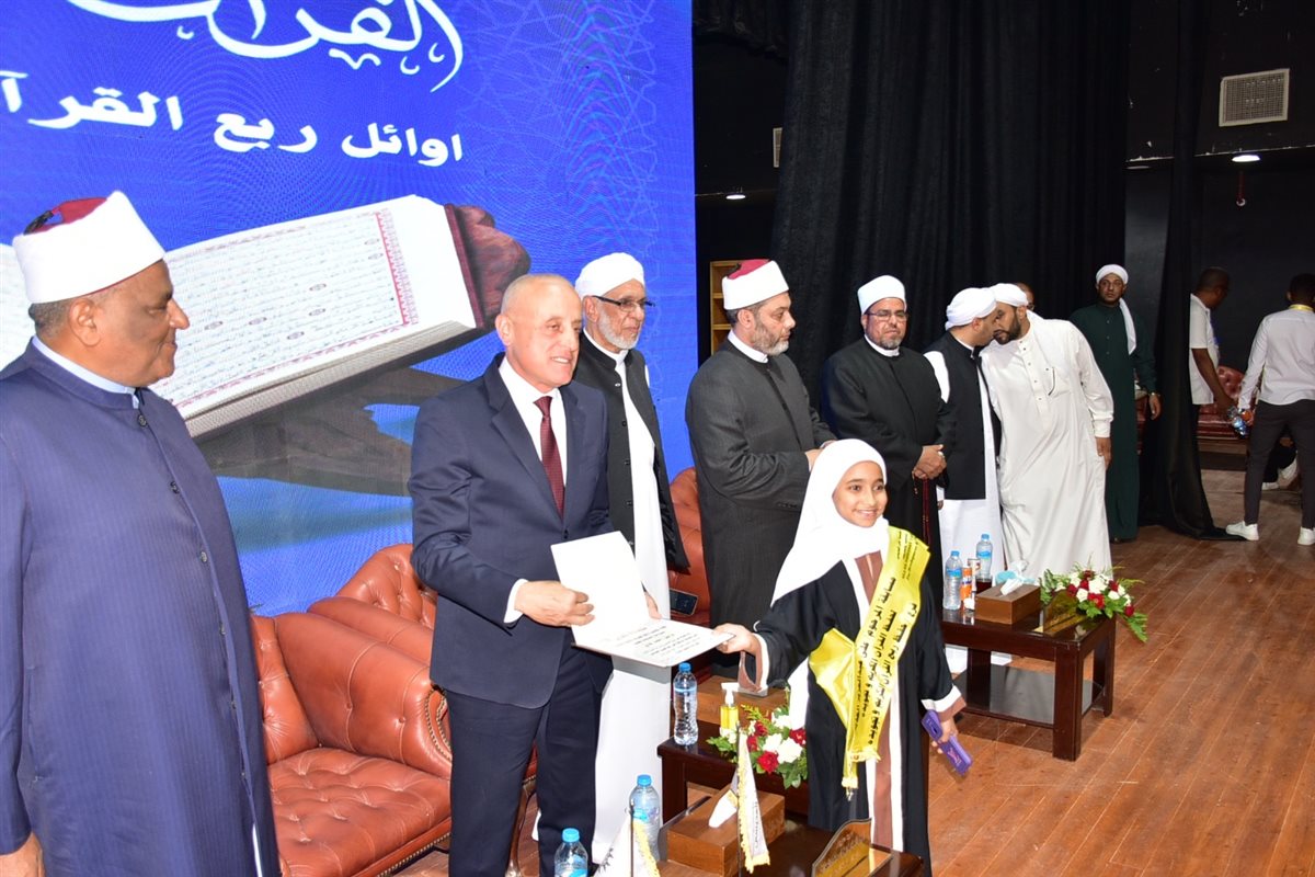 إحتفاء مؤثر بحفظة القرآن الكريم بالأقصر