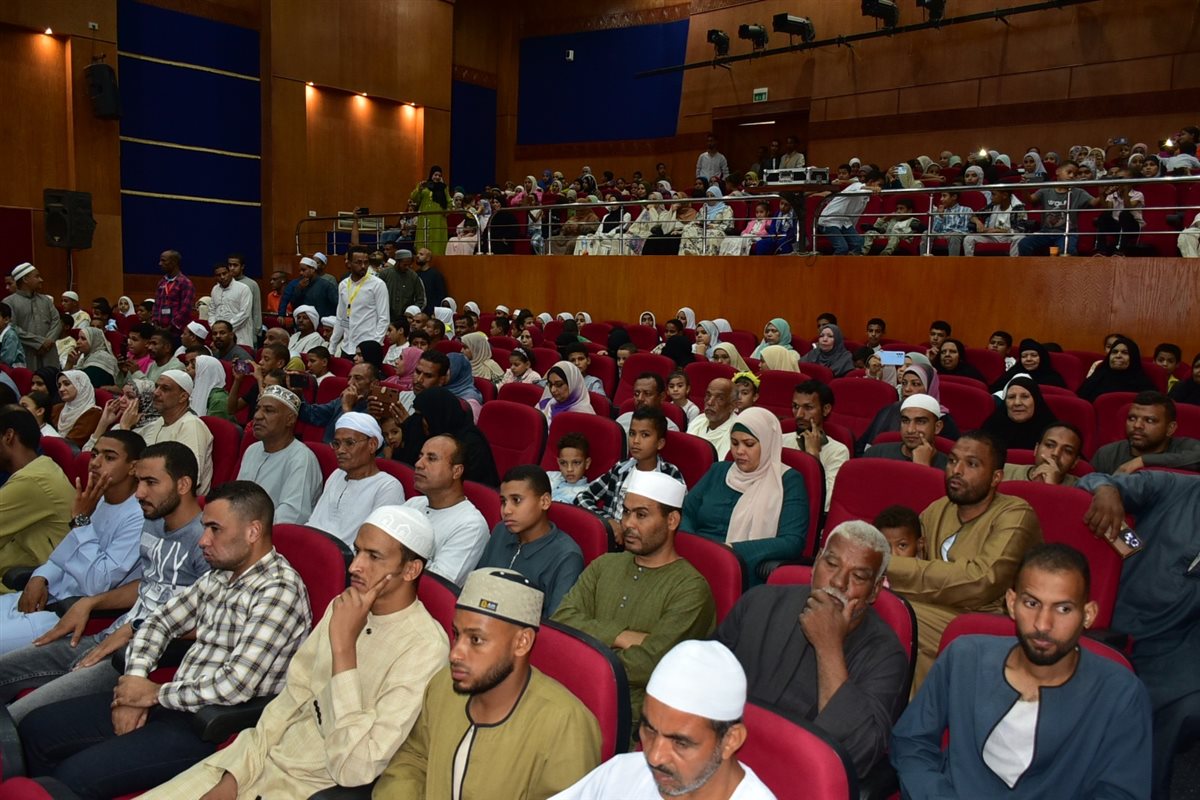 إحتفاء مؤثر بحفظة القرآن الكريم بالأقصر