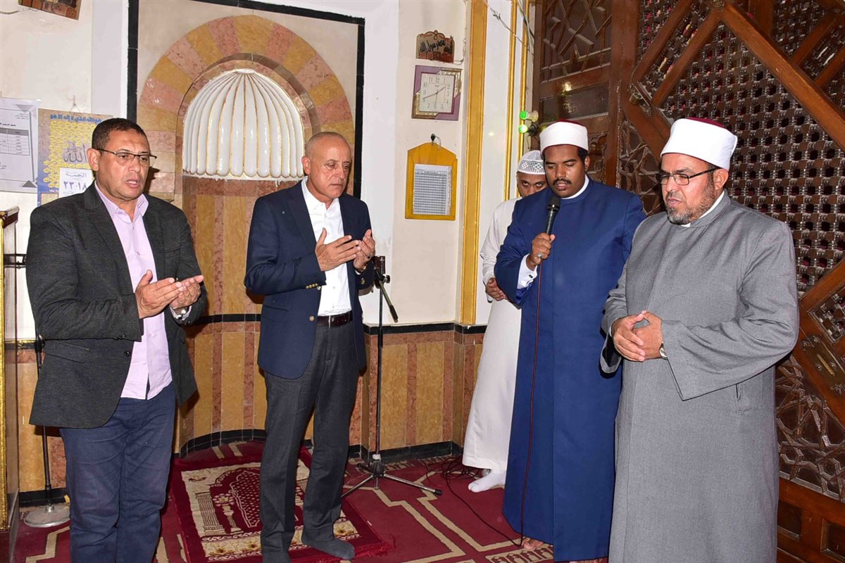 محافظ الأقصر وتطوير مسجد احمد النجم 